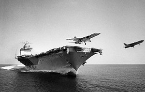 Бомбардировщик A3J-1 и штурмовик F8U-1 взлетают с авианосца USS Enterprise (CVAN-65)