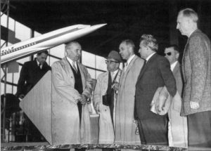 В.М.Мясищев и А.И.Микоян осматривают модель Super Caravelle на фирме Sud Aviation